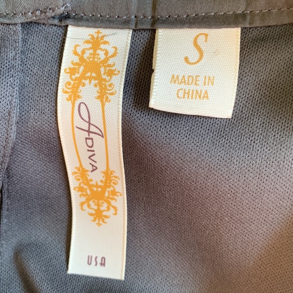 Adiva Silver-Grey Flower Ruffle Tank Top - Small - EUC - Picture 7 of 9